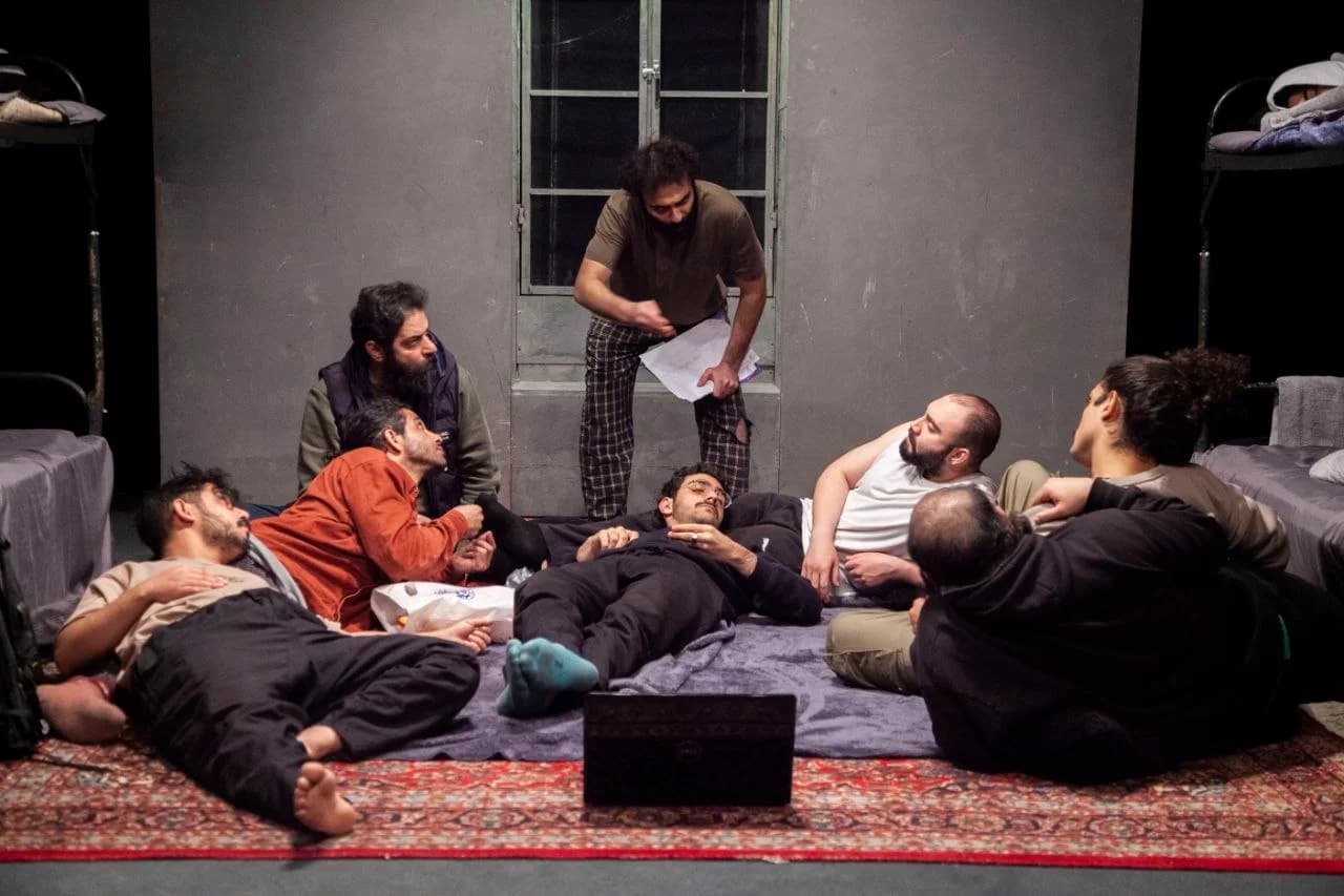 این بود زندگی - Gallery Image 2